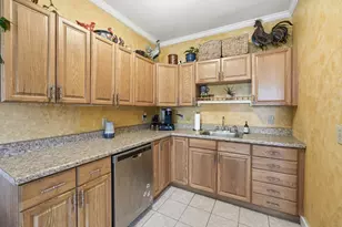 14 Seagrave St, Uxbridge, MA 01569 - Photo 3