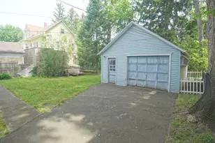8 Vermont St, Springfield, MA 01108 - Photo 5