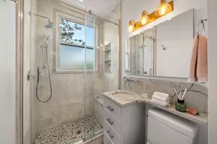 554 E 4th St, Boston, MA 02127 - Photo 9