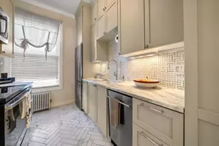 554 E 4th St, Boston, MA 02127 - Photo 13
