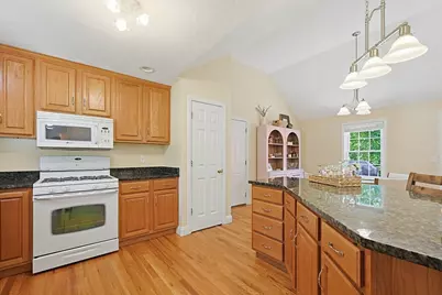 8 Maple Street, Southborough, MA 01745 - Photo 11