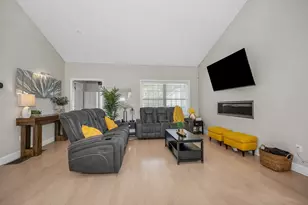 12 Dunstable Cir, Merrimack, NH 03054 - Photo 5
