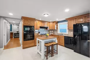 16 Geneva St, Salem, MA 01970 - Photo 9