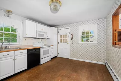 106 Elmwood St, Auburn, MA 01501 - Photo 5