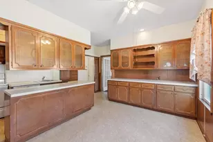30 Elm St, Leominster, MA 01453 - Photo 5