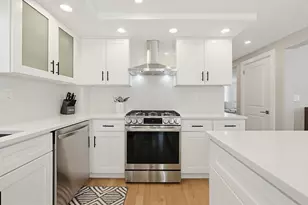 8 Woodbury Ave, Saugus, MA 01906 - Photo 3