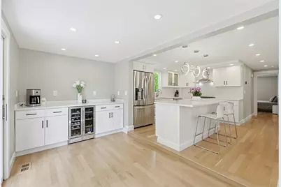 8 Woodbury Ave, Saugus, MA 01906 - Photo 9