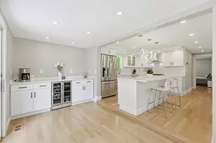 8 Woodbury Ave, Saugus, MA 01906 - Photo 9