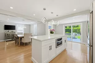 8 Woodbury Ave, Saugus, MA 01906 - Photo 11