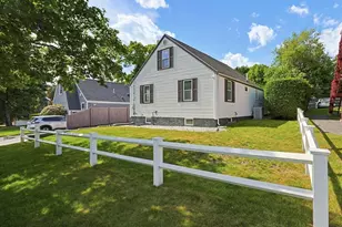 8 Woodbury Ave, Saugus, MA 01906 - Photo 3