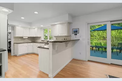 8 Friendship Ln, Bourne, MA 02532 - Photo 5