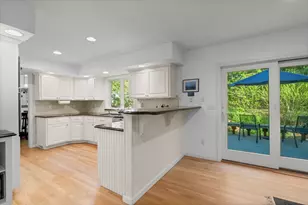 8 Friendship Ln, Bourne, MA 02532 - Photo 5