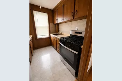 37 Shawmut St, Fall River, MA 02720 - Photo 5