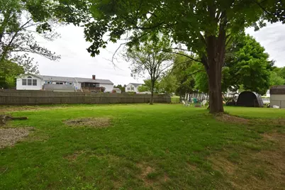 22 Hunting Ln, Agawam, MA 01001 - Photo 9