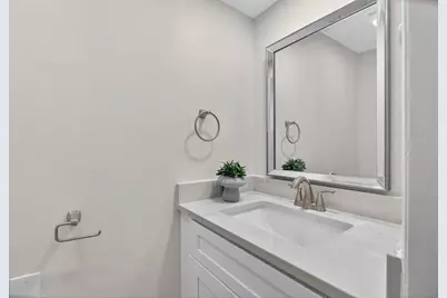 79 Kaveney St, Chicopee, MA 01020 - Photo 21