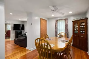 102 Orange St, Reading, MA 01867 - Photo 5