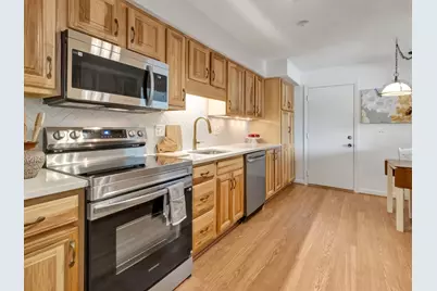 8 Rainbow Pond Dr #5, Walpole, MA 02081 - Photo 3