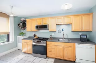 1064 Beacon St, Brookline, MA 02446 - Photo 11