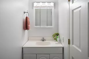 1 Charles St, Reading, MA 01867 - Photo 9