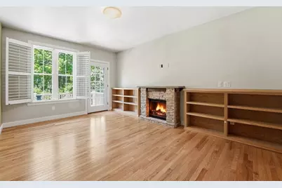 32 N Prospect St #4, Amherst, MA 01002 - Photo 5