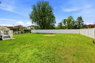 35 N Summer St, Holyoke, MA 01040 - Photo 5