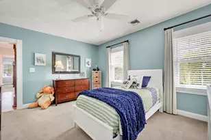 2 Heritage Ln, Saugus, MA 01906 - Photo 25
