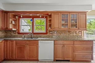 21 Eaton Pl, Shrewsbury, MA 01545 - Photo 15