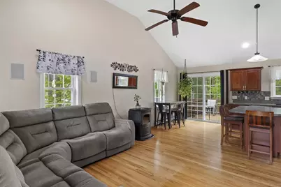 352 Durfee St, Southbridge, MA 01550 - Photo 9
