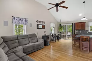 352 Durfee St, Southbridge, MA 01550 - Photo 9