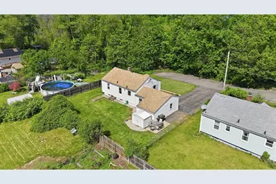44 Harding St, Springfield, MA 01109 - Photo 5