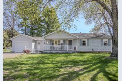 8 Applewood Ln, Holyoke, MA 01040 - Photo 5