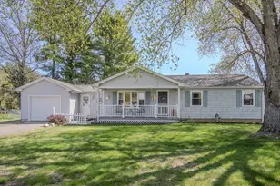 8 Applewood Ln, Holyoke, MA 01040 - Photo 5