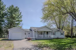 8 Applewood Ln, Holyoke, MA 01040 - Photo 1