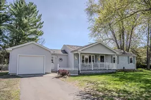 8 Applewood Ln, Holyoke, MA 01040 - Photo 3
