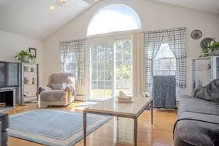 8 Applewood Ln, Holyoke, MA 01040 - Photo 11