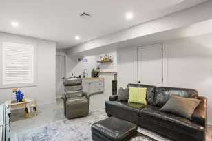4 Fairlee St, Somerville, MA 02144 - Photo 21