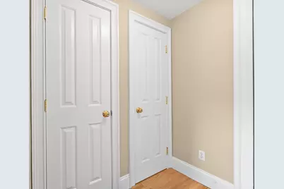 17 Robbins St #3-1, Waltham, MA 02453 - Photo 5