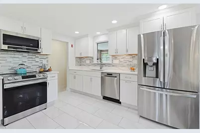 46 Robinson Rd, Woburn, MA 01801 - Photo 7