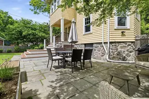 8 Mendum St, Boston, MA 02131 - Photo 31