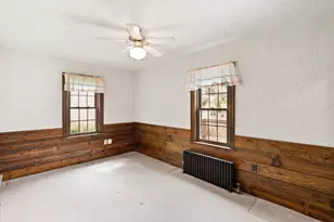 97 Pleasant St, Spencer, MA 01562 - Photo 17