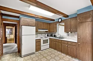 97 Pleasant St, Spencer, MA 01562 - Photo 3