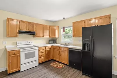 35 Hazel St #B, Attleboro, MA 02703 - Photo 7