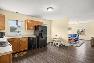 35 Hazel St #B, Attleboro, MA 02703 - Photo 5