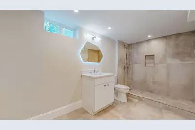 37 Oakland St, Wellesley, MA 02481 - Photo 33