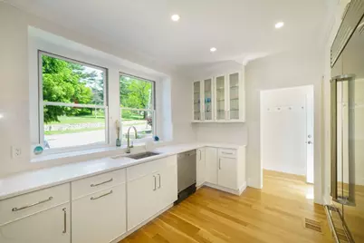 37 Oakland St, Wellesley, MA 02481 - Photo 7