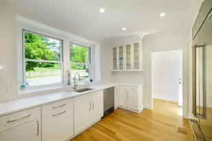 37 Oakland St, Wellesley, MA 02481 - Photo 7