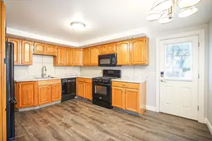 39 Greenwood St, Westfield, MA 01085 - Photo 5