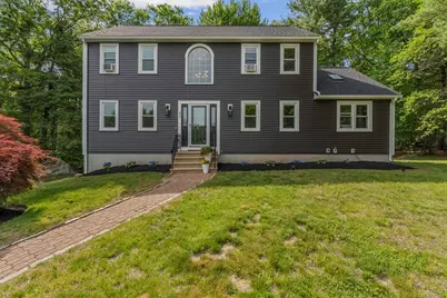 42 Brookside Dr, Uxbridge, MA 01569 - Photo 1