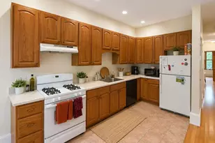 32 River St, Cambridge, MA 02139 - Photo 3