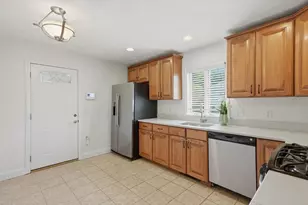 8 Ballard St, Saugus, MA 01906 - Photo 9